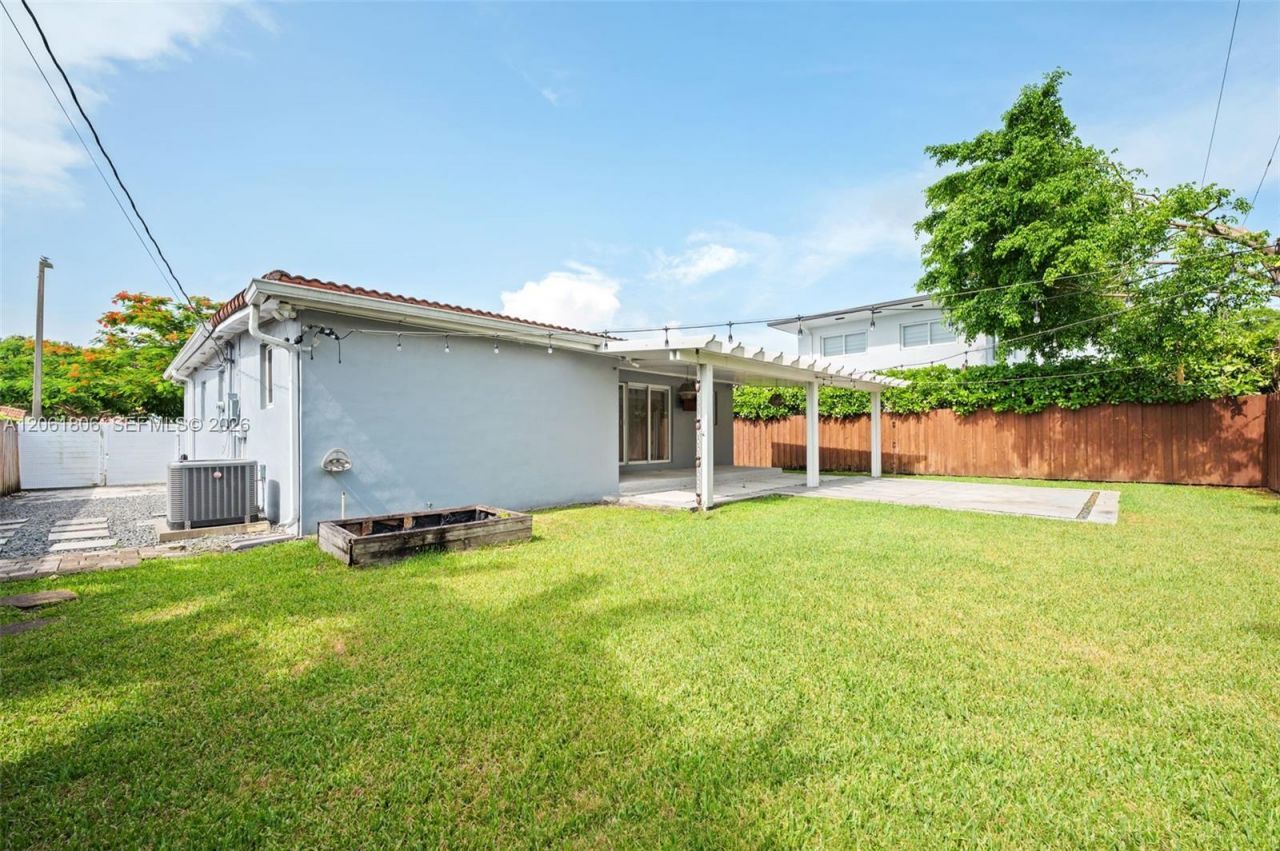 4355 SW 2nd St , Miami, FL 33134 Photo