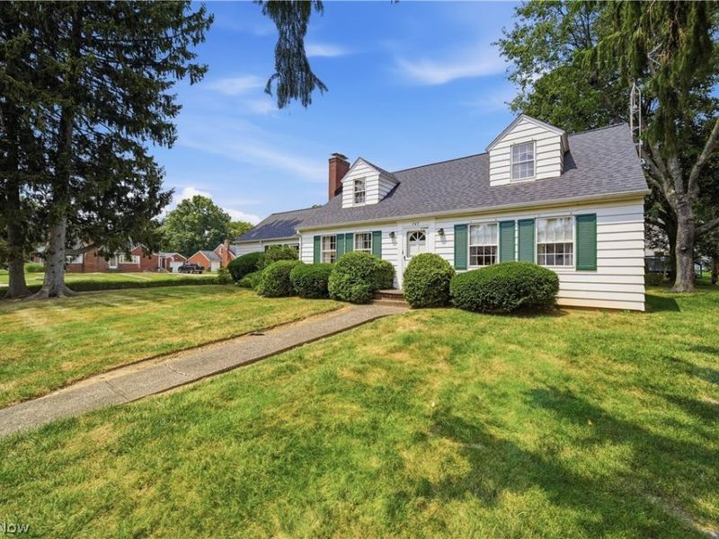 347 33rd Street NW, Canton, OH 44709 Photo 2