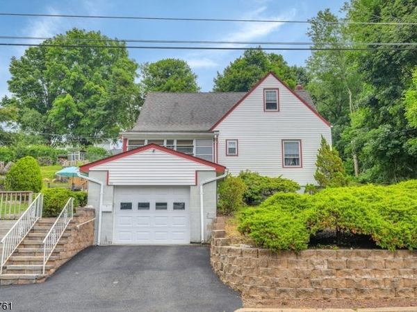 20 Koclas Dr, Netcong, NJ 07857