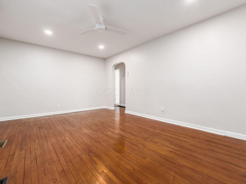 884 S Chesterfield Road, Columbus, OH 43209 Photo 10