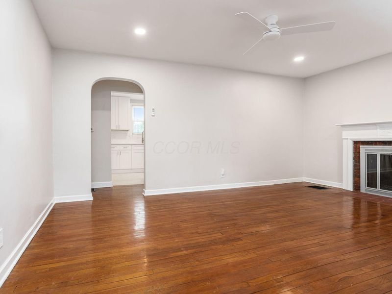 884 S Chesterfield Road, Columbus, OH 43209 Photo 5