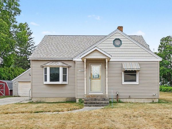 7749 Henry Avenue, Jenison, MI 49428