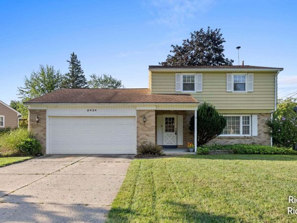5434 Edgelawn Drive SE, Kentwood, MI 49508