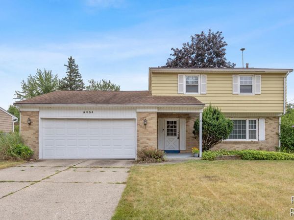 5434 Edgelawn Drive SE, Grand Rapids, MI 49508