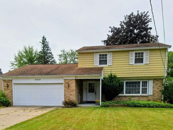 5434 Edgelawn Drive SE, Kentwood, MI 49508