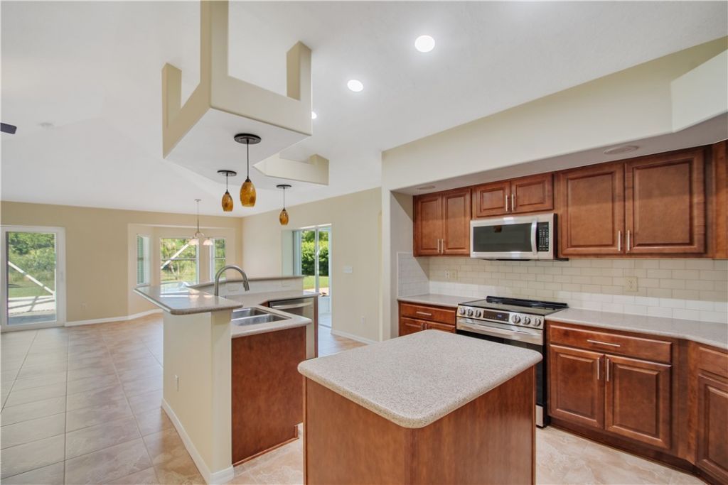 739 S Easy Street, Sebastian, FL 32958 Photo