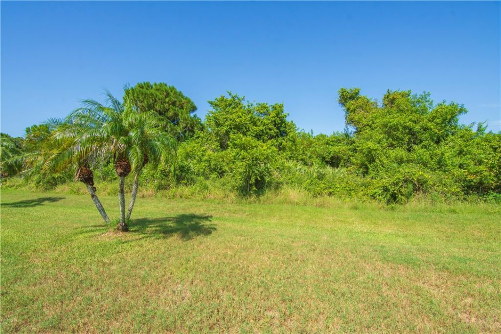 739 S Easy Street, Sebastian, FL 32958 Photo
