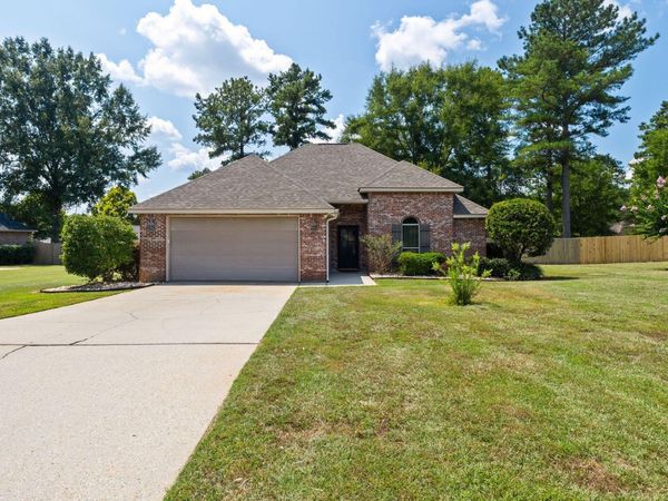 10 Apalachee, Hattiesburg, MS 39402