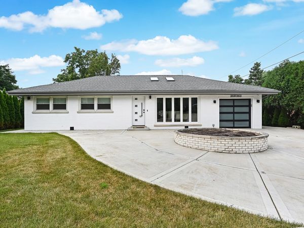 16W361 95th Place , Burr Ridge, IL 60527