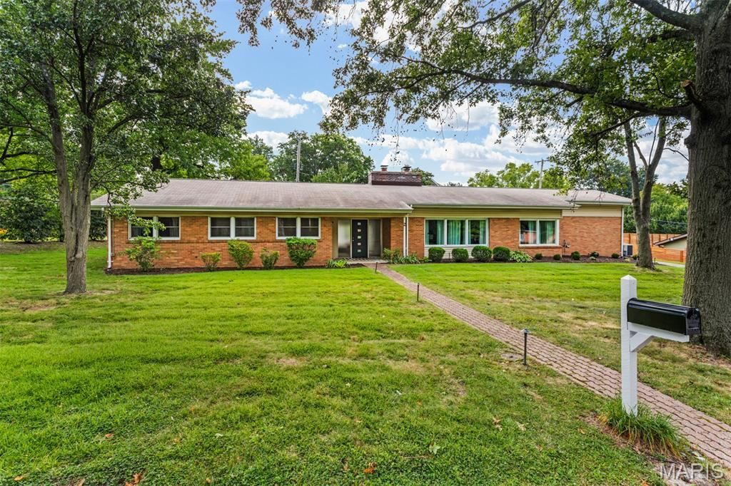 #2 Stoneyside Lane, Olivette, MO 63132 Main Photo
