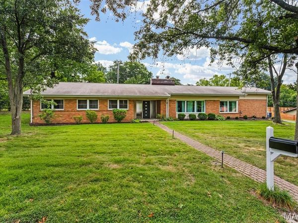 #2 Stoneyside Lane, Olivette, MO 63132