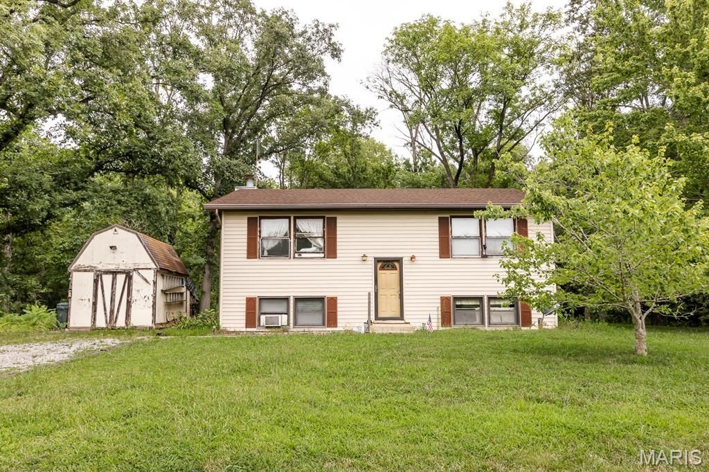 10609 Town Hall Road , Mascoutah, IL 62258 Main Photo