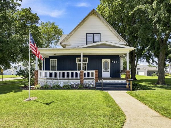 201 Sycamore Street , Tipton, IA 52772