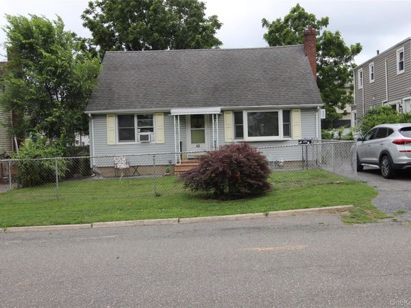 42 5th Avenue S, Huntington Station, NY 11746