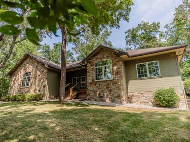 21820 HAWLEY Road, GLENWOOD, IA 51534