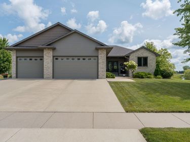 121 Grovebrook Drive, Mankato, MN 56001