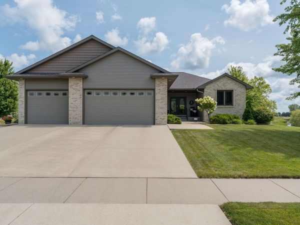 121 Grovebrook Drive, Mankato, MN 56001