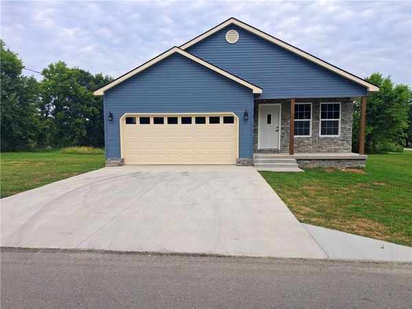 904 S Springfield Street , Green Forest, AR 72638
