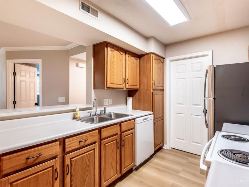 4220 Endeavor Drive, Unit 101, Colerain Township, OH 45252 Photo 11