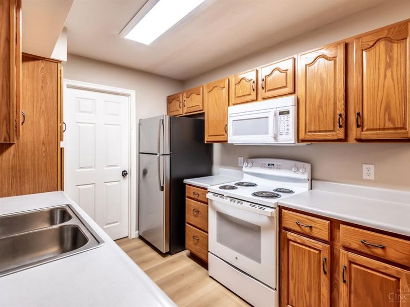 4220 Endeavor Drive, Unit 101, Colerain Township, OH 45252 Photo 12