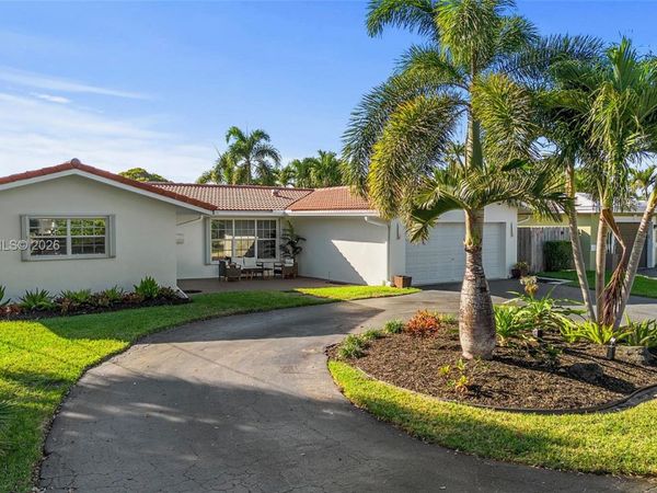 2207 NE 16th Ave , Wilton Manors, FL 33305