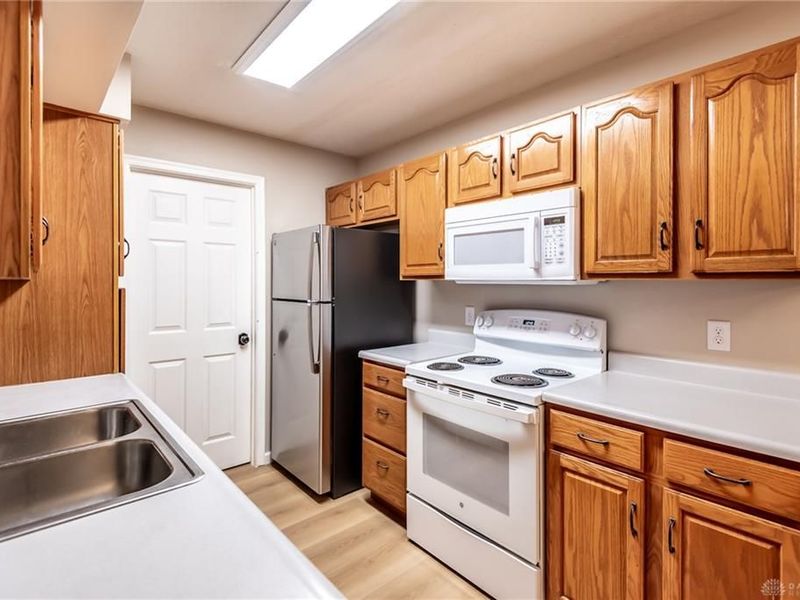 4220 Endeavor Drive, Unit 101, Colerain Township, OH 45252 Photo 12