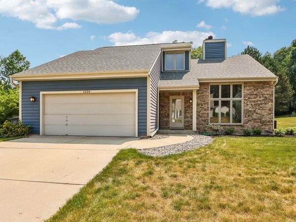 1224 Riverton Dr, Mukwonago, WI 53149