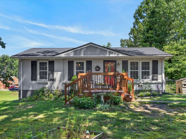 1304 Breeze Ln, Clarksville, TN 37040