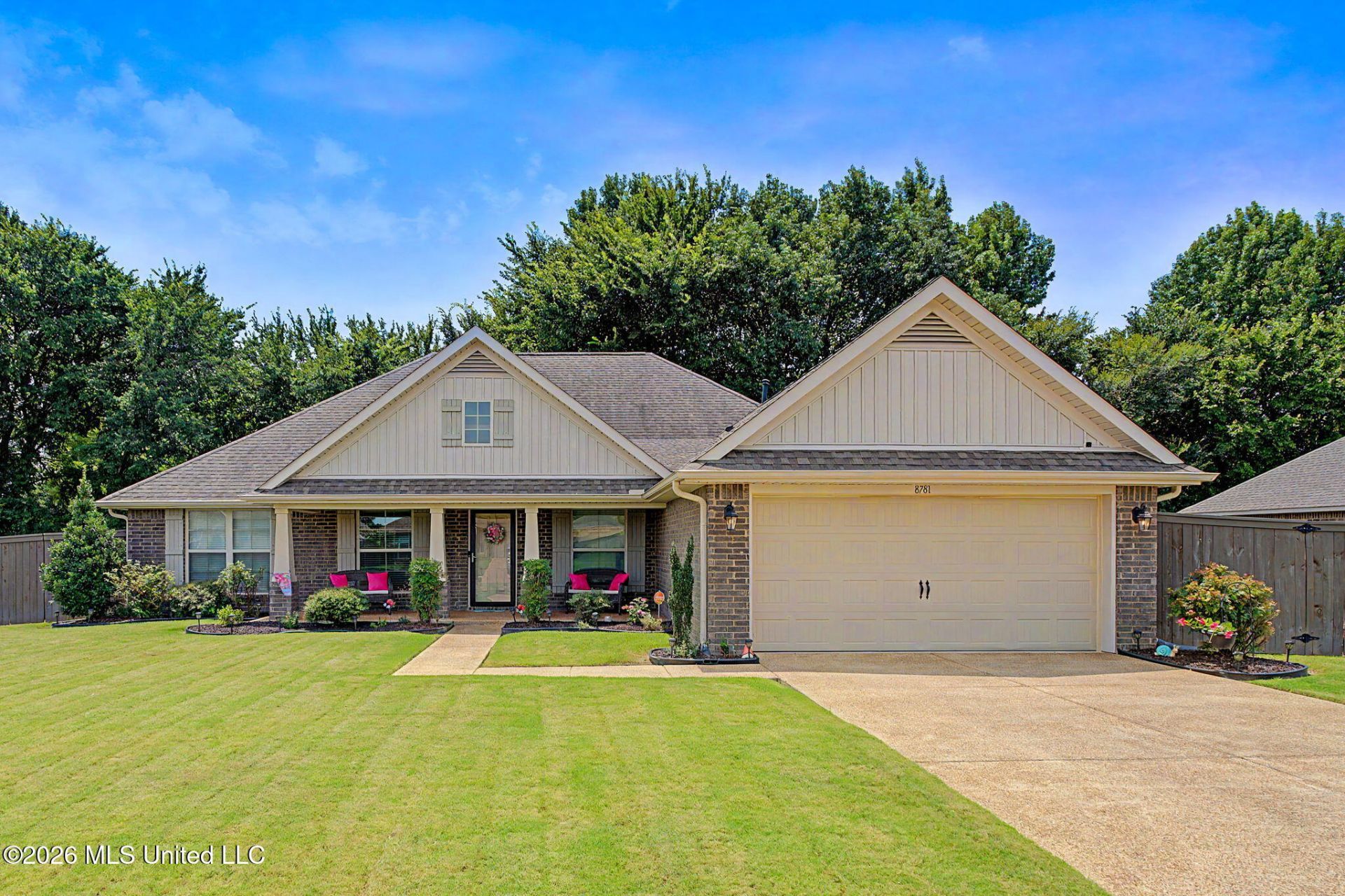 8781 Courtly Circle S, Olive Branch, MS 38654 Main Photo