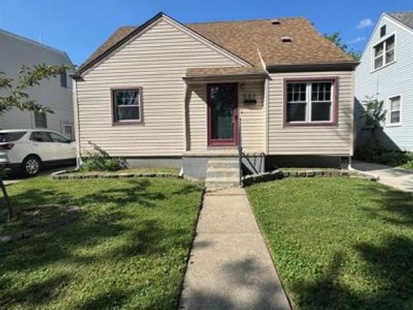 648 CLEVELAND Avenue , Lincoln Park, MI 48146
