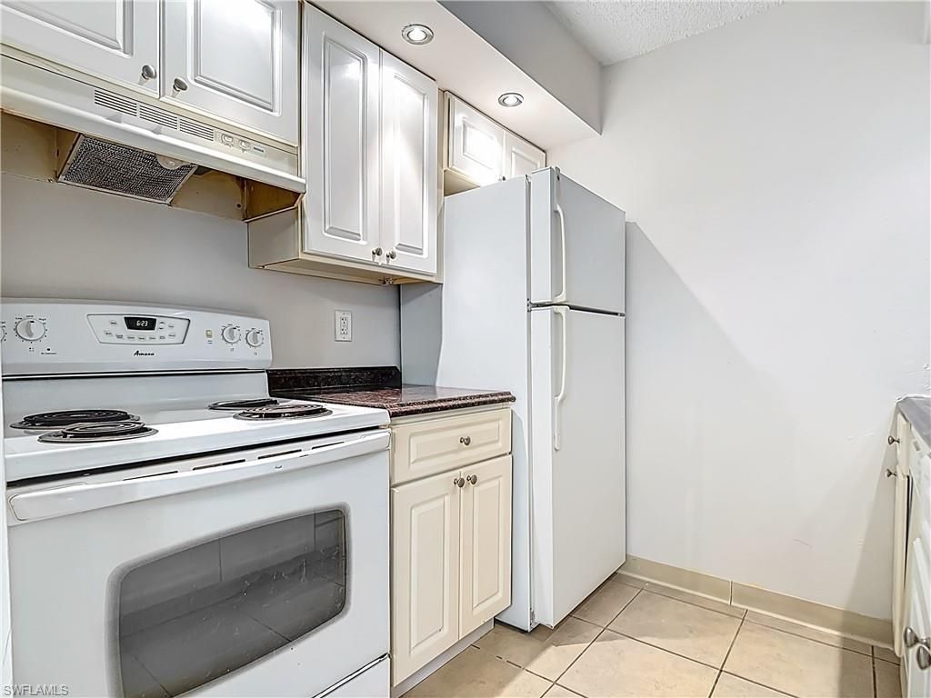 194 Santa Clara Dr, Unit 12, Naples, FL 34104 Photo