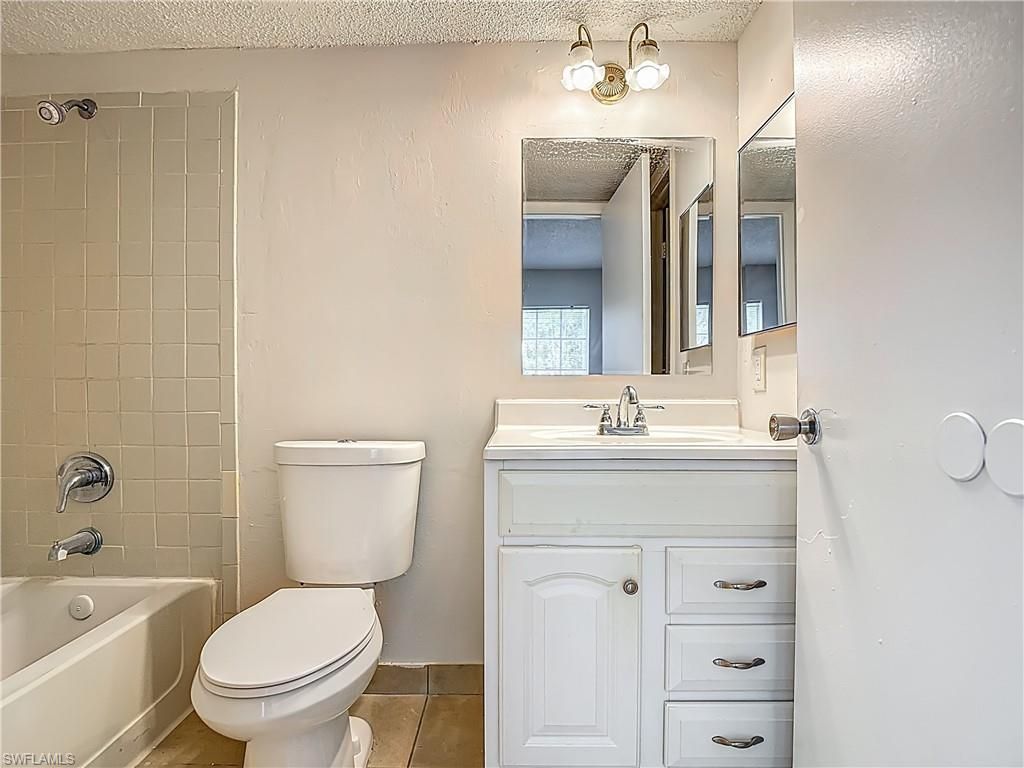 194 Santa Clara Dr, Unit 12, Naples, FL 34104 Photo