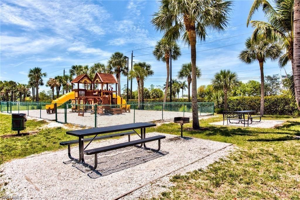 194 Santa Clara Dr, Unit 12, Naples, FL 34104 Photo