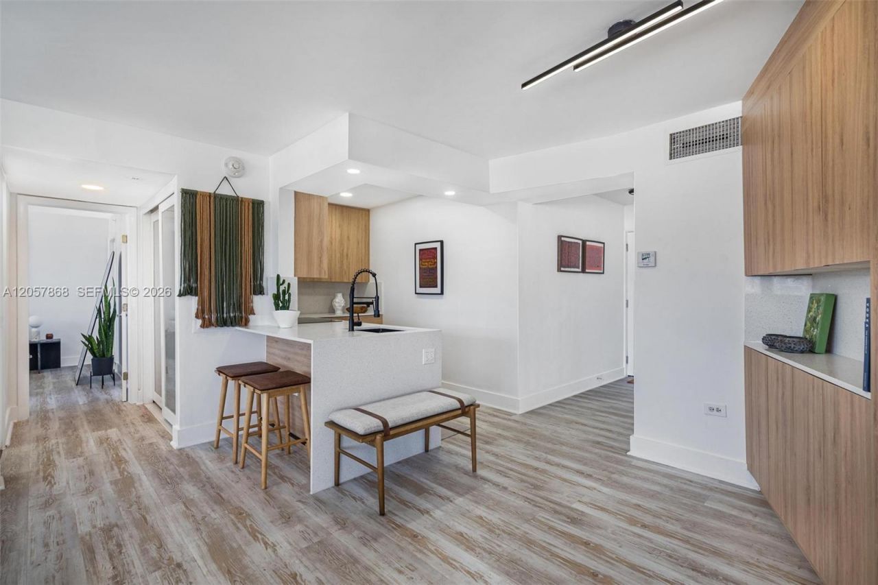 1881 Washington Ave, Unit 8C, Miami Beach, FL 33139 Photo