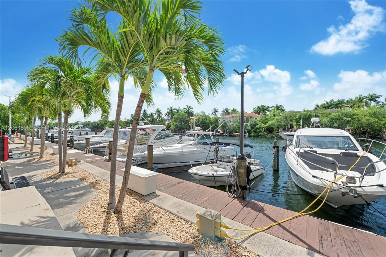90 Edgewater Dr , Unit 501, Coral Gables, FL 33133 Photo