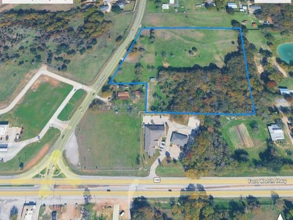 106 Azle Highway , Weatherford, TX 76085