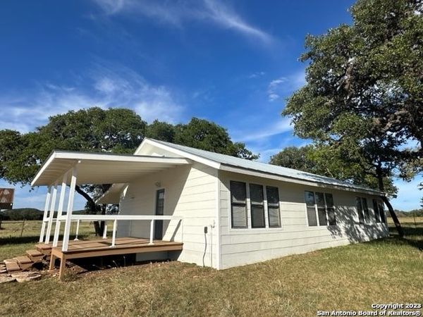 373 Pine Tree Rd, Medina, TX 78055