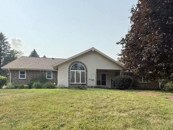 5320 W Lake DRIVE, West Bend, WI 53095