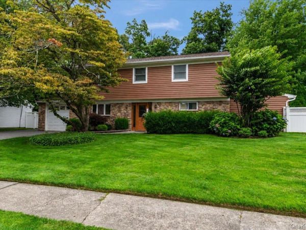 9 Donald Drive , Plainview, NY 11803