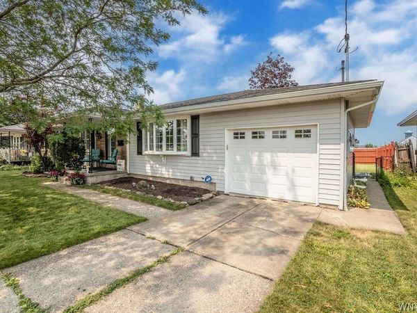 490 Two Mile Creek Road , Tonawanda, NY 14150