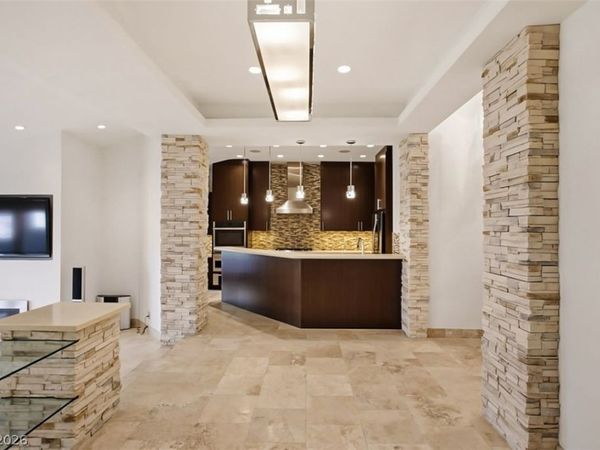 7146 Mission Hills Drive , Las Vegas, NV 89113