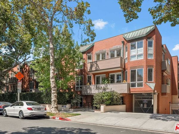 121 N Almont Drive, Unit 201, Beverly Hills, CA 90211
