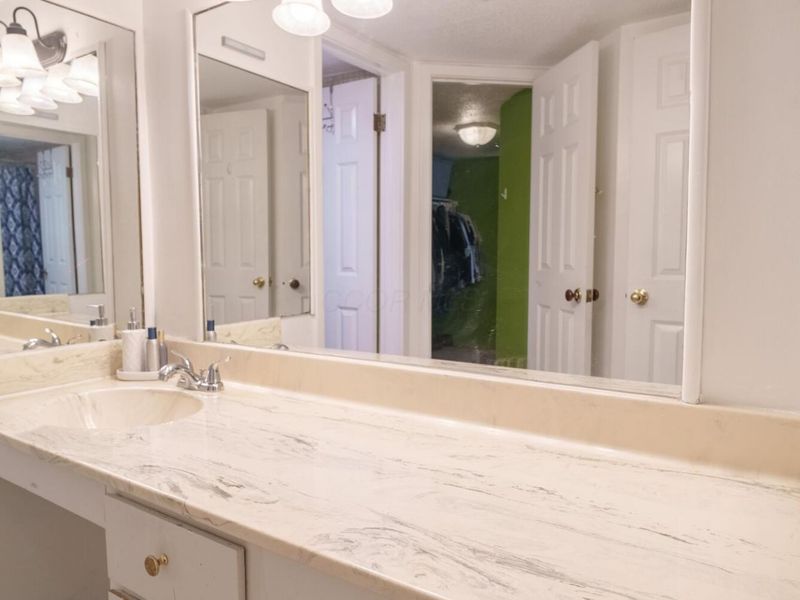 5475 Worthington Forest Place, Columbus, OH 43229 Photo 22