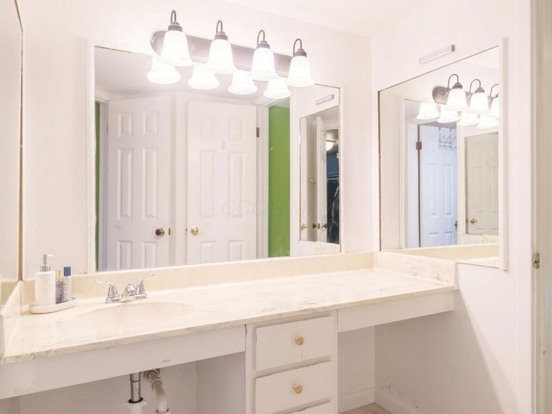 5475 Worthington Forest Place, Columbus, OH 43229 Photo 24