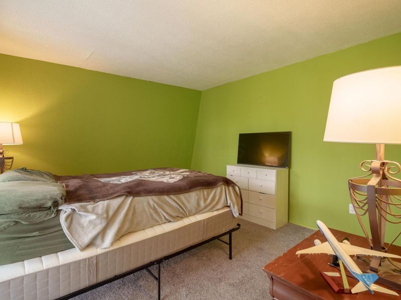 5475 Worthington Forest Place, Columbus, OH 43229 Photo 27
