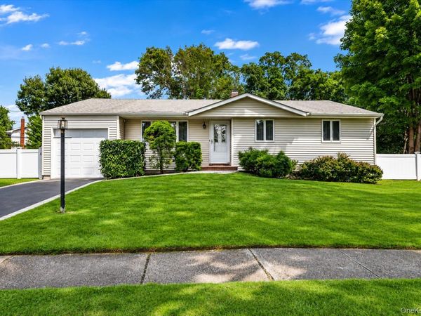 51 Longworth Avenue , Dix Hills, NY 11746