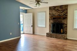 1676 Durkee Street photo 4