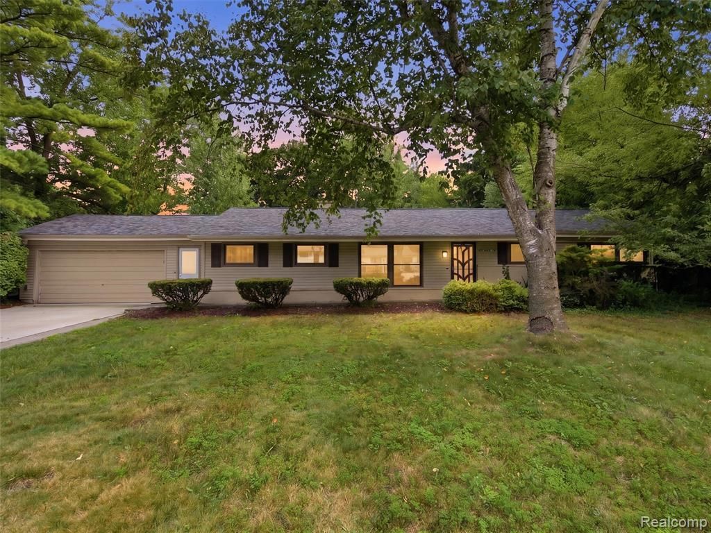 5303 W Briarcliff Knoll Drive, West Bloomfield Township, Mi 48322 Main Photo