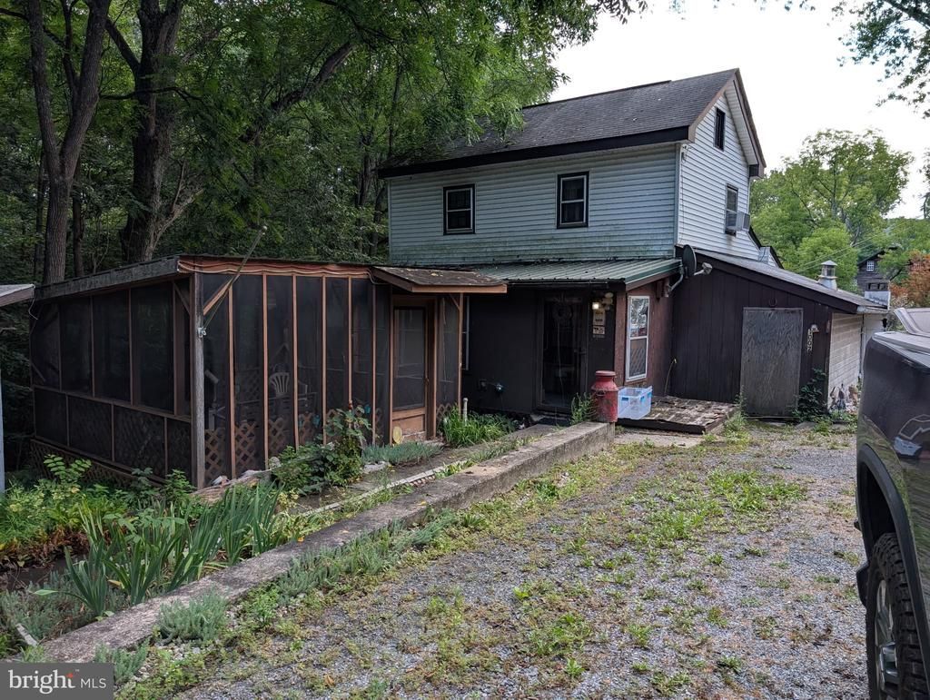 1002 DELLVILLE ROAD, DUNCANNON, PA 17020