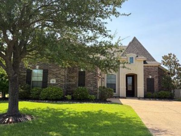 705 Saint Martins Lane, Bossier City, LA 71111